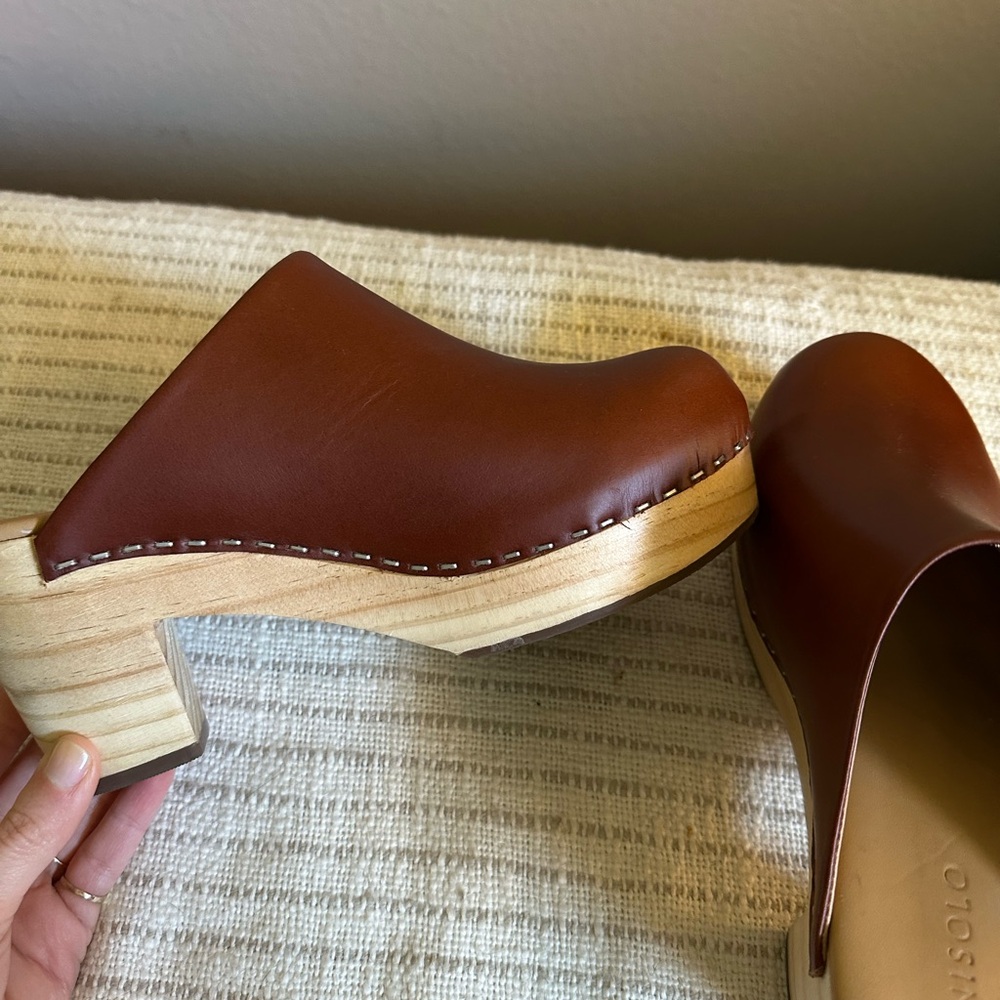 Nisolo All Day Closed Toe Leather Clogs